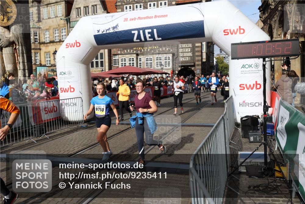 05.10.2025 - 20. swb-Marathon Bremen Yannick Fuchs http://msf.ph/oto/9235411 05.10.2025 11:04:48 Ziel 9532, 9623, 9750, 9765, 9771, 9915, 10422, 10451, 10485, 10532, 10674, 10869, 11196, 11427, 11542, 11546 meine-sportfotos.de