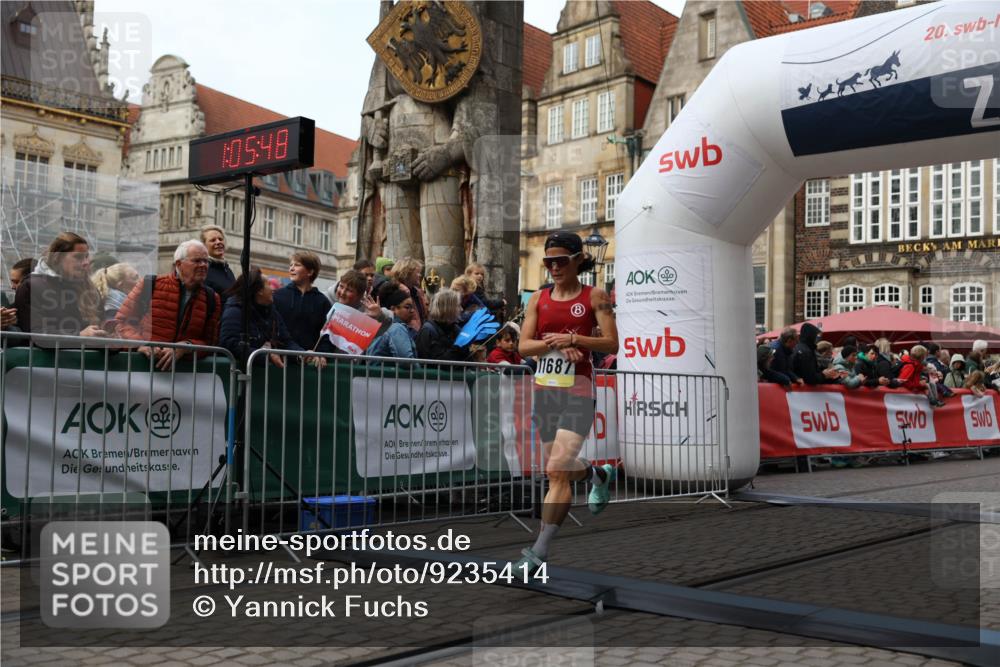 05.10.2025 - 20. swb-Marathon Bremen Yannick Fuchs http://msf.ph/oto/9235414 05.10.2025 10:36:37 Ziel 11185, 11687 meine-sportfotos.de