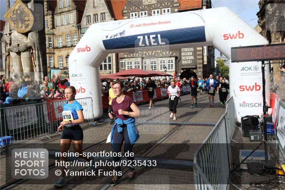05.10.2025 - 20. swb-Marathon Bremen Yannick Fuchs http://msf.ph/oto/9235433 05.10.2025 11:04:48 Ziel 9532, 9623, 9750, 9765, 9771, 9915, 10422, 10451, 10485, 10532, 10674, 10869, 11196, 11427, 11542, 11546 meine-sportfotos.de