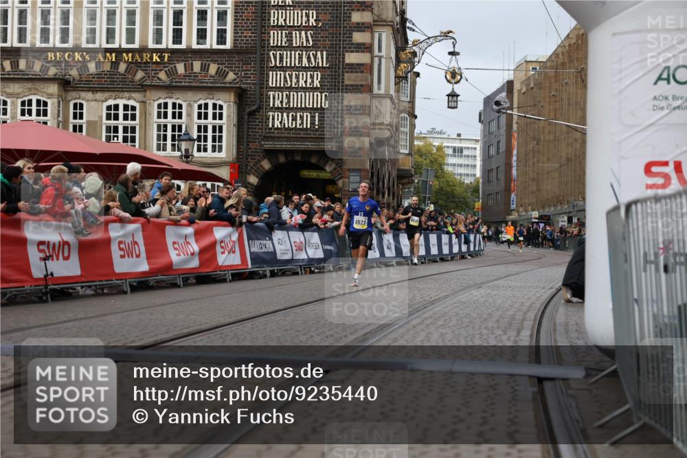05.10.2025 - 20. swb-Marathon Bremen Yannick Fuchs http://msf.ph/oto/9235440 05.10.2025 10:36:40 Ziel 9527, 11687 meine-sportfotos.de