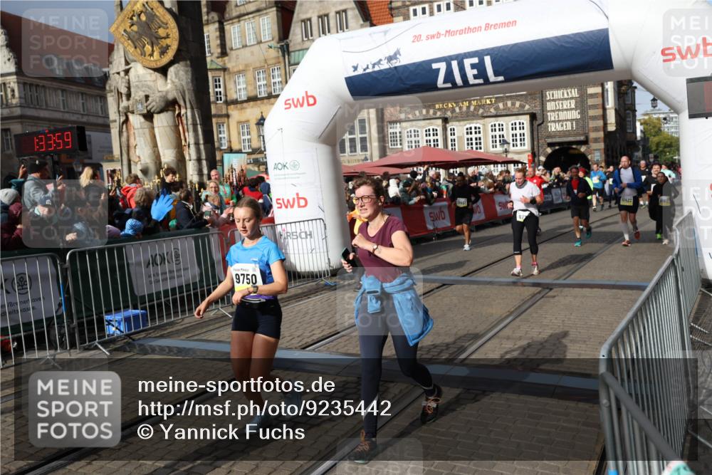 05.10.2025 - 20. swb-Marathon Bremen Yannick Fuchs http://msf.ph/oto/9235442 05.10.2025 11:04:49 Ziel 9532, 9623, 9750, 9765, 9771, 9812, 9915, 10422, 10451, 10485, 10532, 10674, 10869, 11196, 11427, 11542, 11546 meine-sportfotos.de