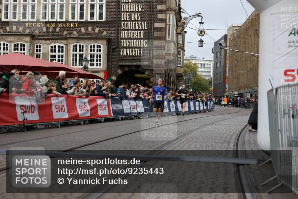 05.10.2025 - 20. swb-Marathon Bremen Yannick Fuchs http://msf.ph/oto/9235443 05.10.2025 10:36:40 Ziel 9527, 11687 meine-sportfotos.de