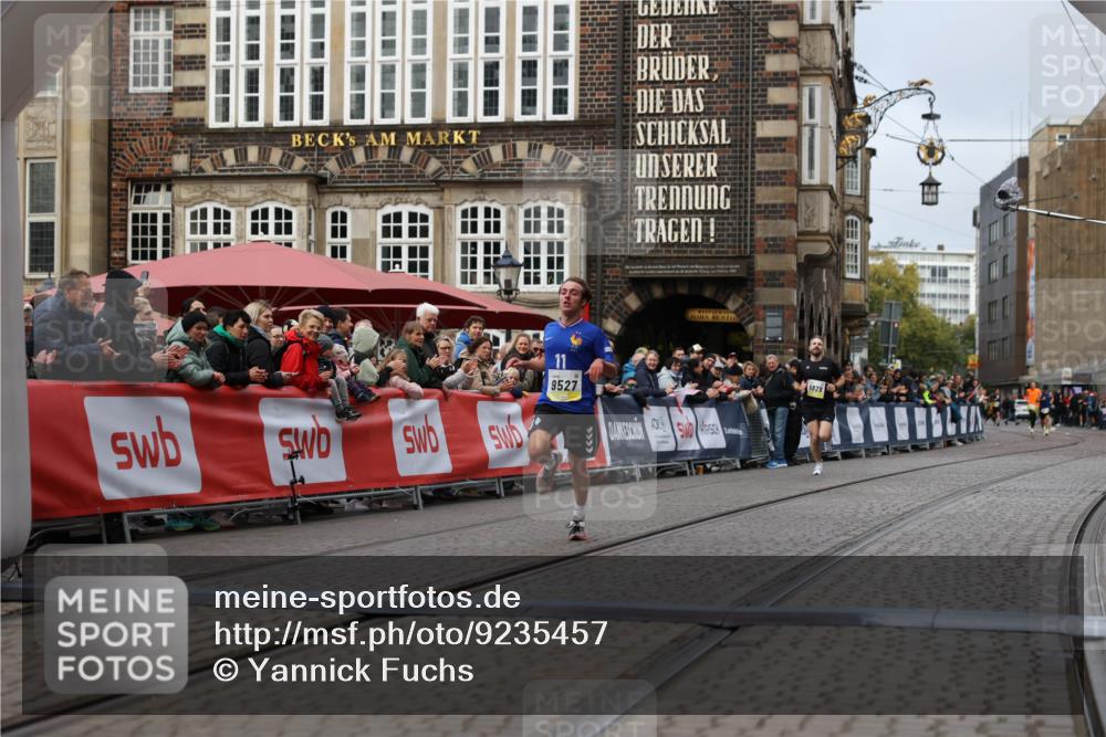 05.10.2025 - 20. swb-Marathon Bremen Yannick Fuchs http://msf.ph/oto/9235457 05.10.2025 10:36:41 Ziel 9527, 11687 meine-sportfotos.de