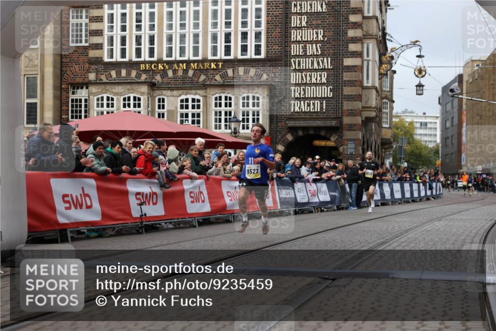 05.10.2025 - 20. swb-Marathon Bremen Yannick Fuchs http://msf.ph/oto/9235459 05.10.2025 10:36:41 Ziel 9527, 11687 meine-sportfotos.de