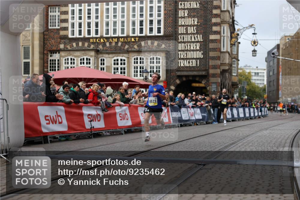 05.10.2025 - 20. swb-Marathon Bremen Yannick Fuchs http://msf.ph/oto/9235462 05.10.2025 10:36:41 Ziel 9527, 11687 meine-sportfotos.de