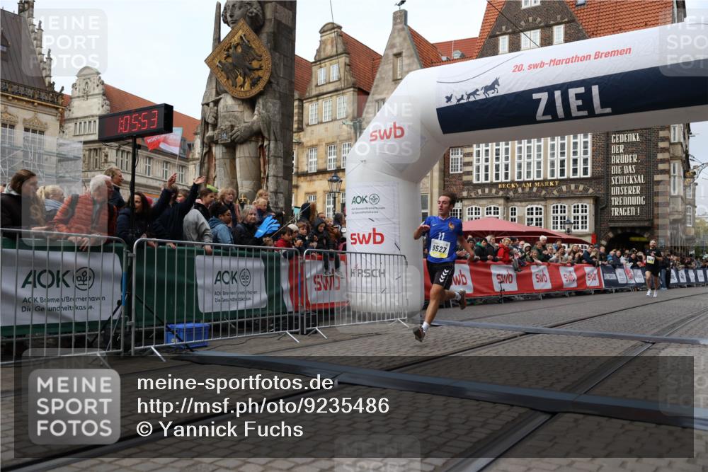 05.10.2025 - 20. swb-Marathon Bremen Yannick Fuchs http://msf.ph/oto/9235486 05.10.2025 10:36:42 Ziel 9527, 9829, 11687 meine-sportfotos.de