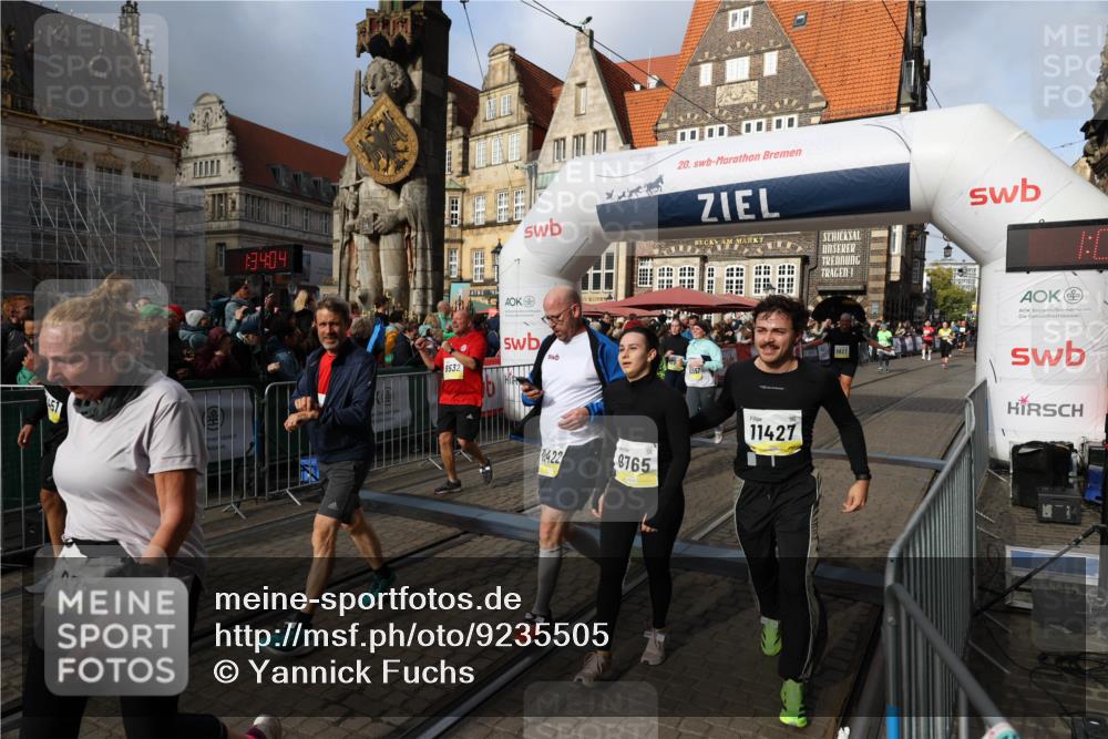 05.10.2025 - 20. swb-Marathon Bremen Yannick Fuchs http://msf.ph/oto/9235505 05.10.2025 11:04:54 Ziel 9532, 9623, 9765, 9771, 9812, 9927, 10422, 10451, 10557, 10964, 11035, 11427, 11546, 11615 meine-sportfotos.de