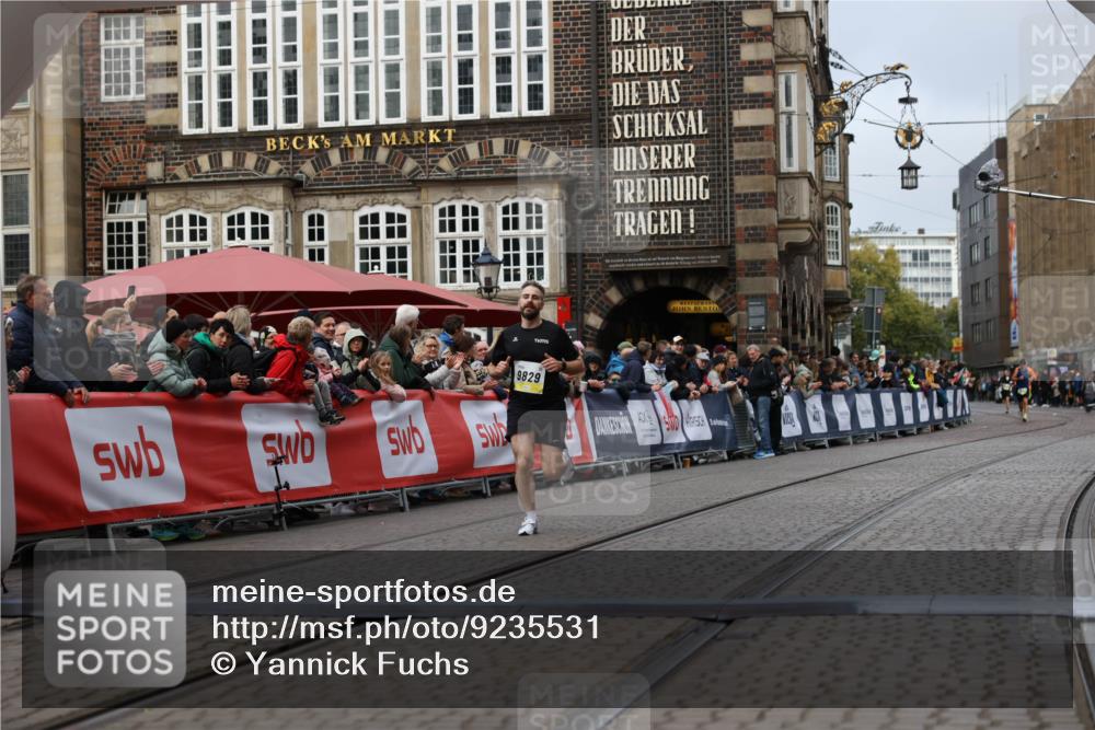 05.10.2025 - 20. swb-Marathon Bremen Yannick Fuchs http://msf.ph/oto/9235531 05.10.2025 10:36:44 Ziel 9527, 9829 meine-sportfotos.de