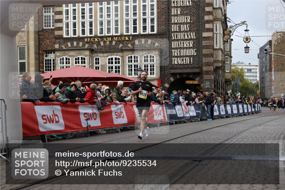 05.10.2025 - 20. swb-Marathon Bremen Yannick Fuchs http://msf.ph/oto/9235534 05.10.2025 10:36:44 Ziel 9527, 9829 meine-sportfotos.de
