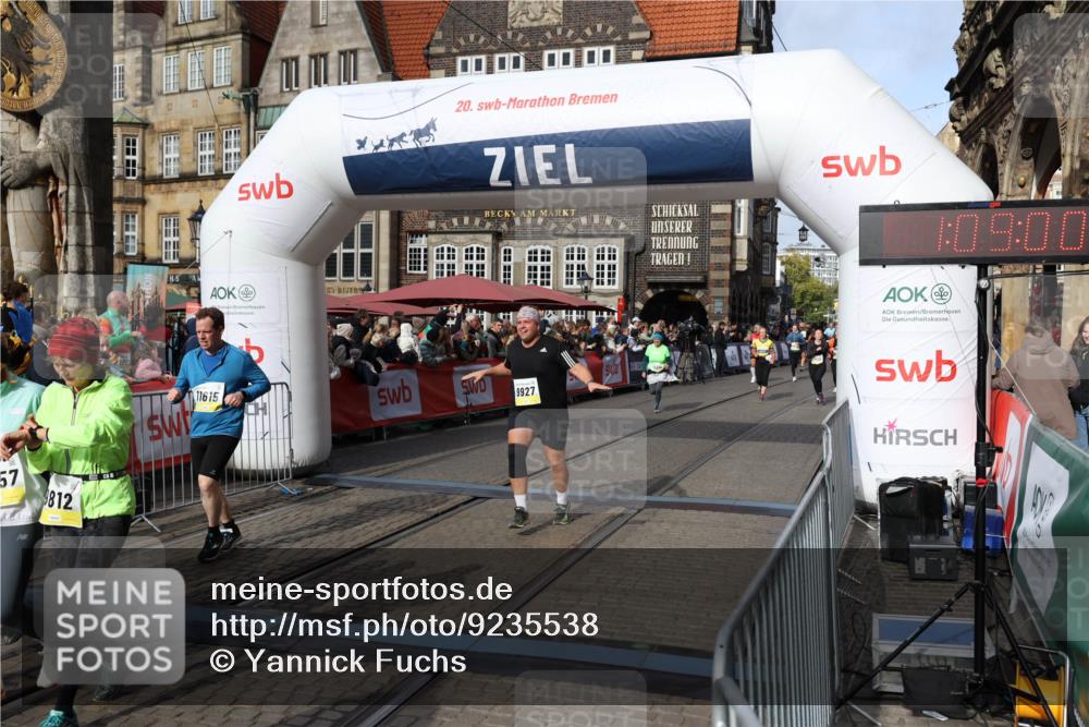 05.10.2025 - 20. swb-Marathon Bremen Yannick Fuchs http://msf.ph/oto/9235538 05.10.2025 11:04:56 Ziel 9532, 9765, 9812, 9866, 9927, 10422, 10451, 10557, 10964, 11035, 11315, 11427, 11546, 11615 meine-sportfotos.de