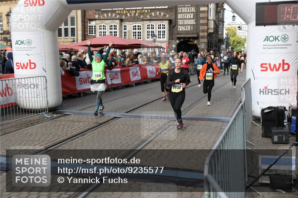 05.10.2025 - 20. swb-Marathon Bremen Yannick Fuchs http://msf.ph/oto/9235577 05.10.2025 11:04:59 Ziel 9812, 9813, 9866, 9927, 10557, 10684, 10891, 10964, 11035, 11315, 11615, 11636 meine-sportfotos.de