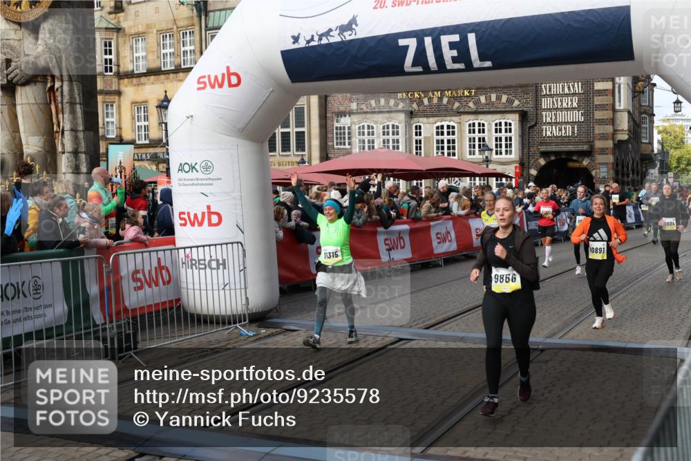 05.10.2025 - 20. swb-Marathon Bremen Yannick Fuchs http://msf.ph/oto/9235578 05.10.2025 11:05:00 Ziel 9813, 9866, 9927, 10557, 10684, 10771, 10891, 10964, 11035, 11315, 11372, 11615, 11636 meine-sportfotos.de