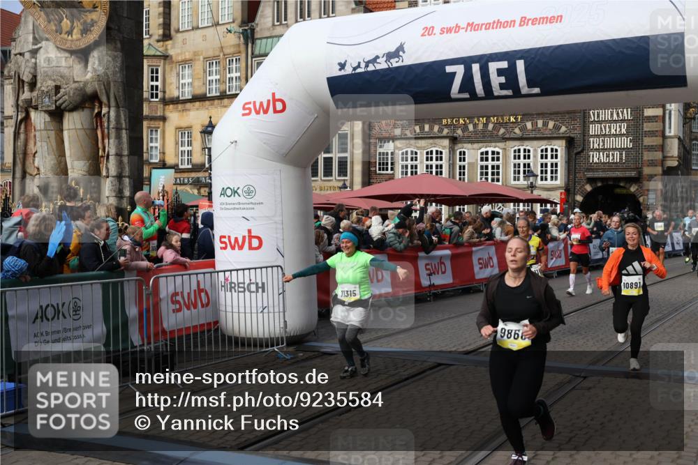 05.10.2025 - 20. swb-Marathon Bremen Yannick Fuchs http://msf.ph/oto/9235584 05.10.2025 11:05:00 Ziel 9813, 9866, 9927, 10557, 10684, 10771, 10891, 10964, 11035, 11315, 11372, 11615, 11636 meine-sportfotos.de