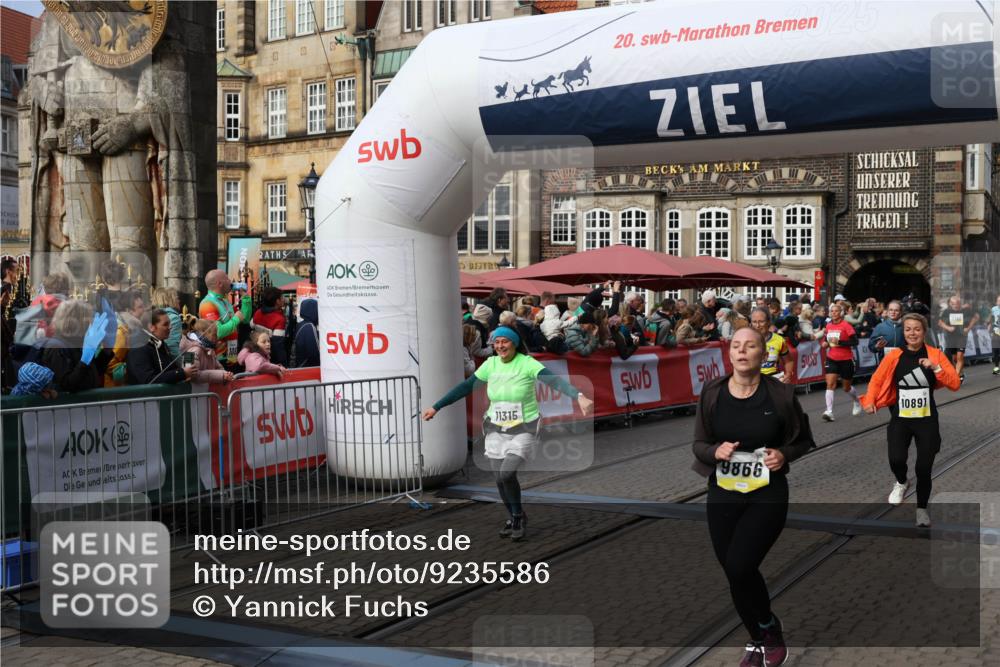 05.10.2025 - 20. swb-Marathon Bremen Yannick Fuchs http://msf.ph/oto/9235586 05.10.2025 11:05:00 Ziel 9813, 9866, 9927, 10557, 10684, 10771, 10891, 10964, 11035, 11315, 11372, 11615, 11636 meine-sportfotos.de