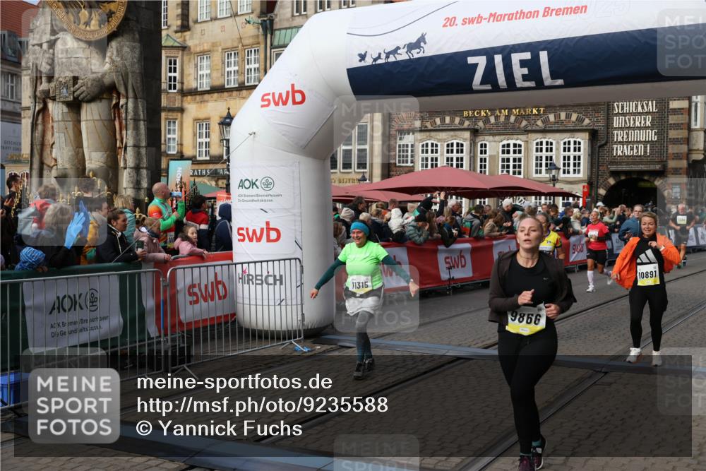05.10.2025 - 20. swb-Marathon Bremen Yannick Fuchs http://msf.ph/oto/9235588 05.10.2025 11:05:00 Ziel 9813, 9866, 9927, 10557, 10684, 10771, 10891, 10964, 11035, 11315, 11372, 11615, 11636 meine-sportfotos.de