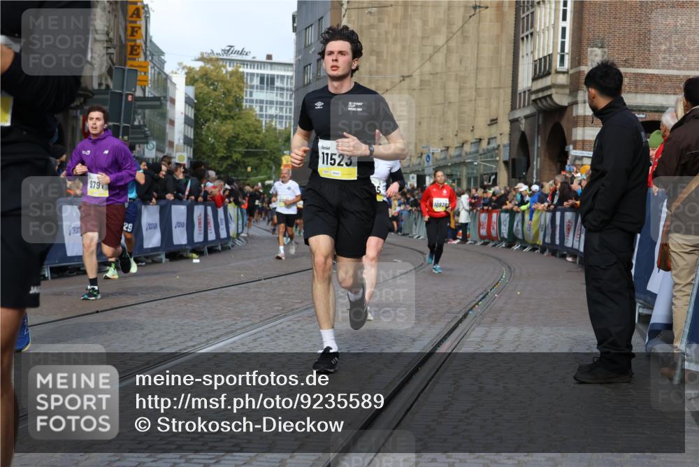 05.10.2025 - 20. swb-Marathon Bremen Strokosch-Dieckow http://msf.ph/oto/9235589 05.10.2025 10:55:00 Ziel 9427, 9475, 9570, 9791, 10014, 10180, 10231, 10307, 10920, 11320, 11363, 11470, 11507, 11523 meine-sportfotos.de