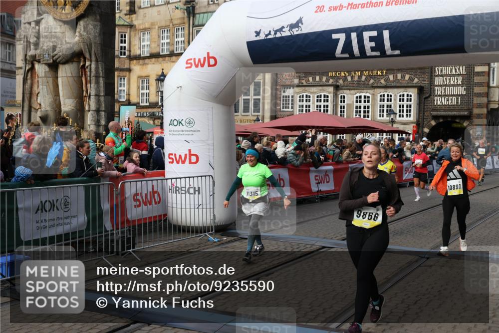 05.10.2025 - 20. swb-Marathon Bremen Yannick Fuchs http://msf.ph/oto/9235590 05.10.2025 11:05:00 Ziel 9813, 9866, 9927, 10557, 10684, 10771, 10891, 10964, 11035, 11315, 11372, 11615, 11636 meine-sportfotos.de