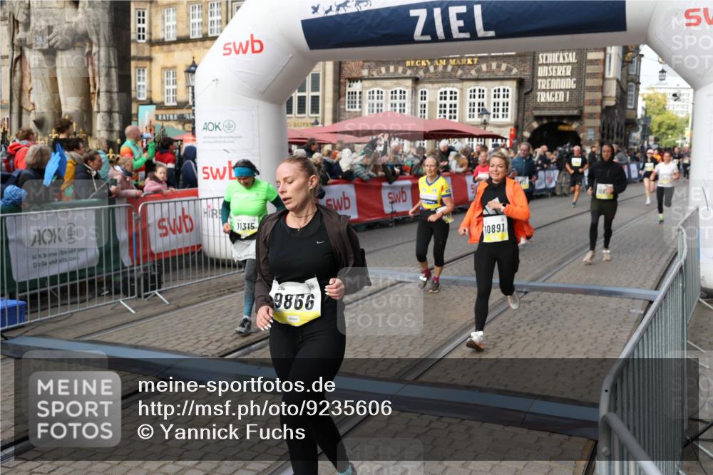 05.10.2025 - 20. swb-Marathon Bremen Yannick Fuchs http://msf.ph/oto/9235606 05.10.2025 11:05:01 Ziel 9530, 9813, 9866, 9927, 10684, 10771, 10891, 11315, 11372, 11559, 11615, 11636 meine-sportfotos.de