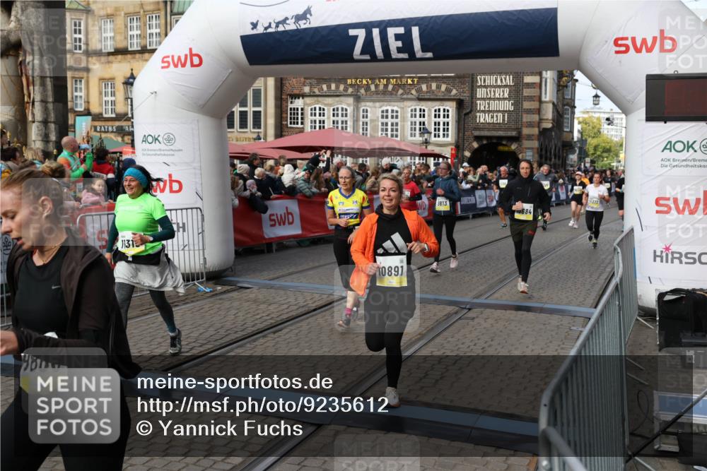 05.10.2025 - 20. swb-Marathon Bremen Yannick Fuchs http://msf.ph/oto/9235612 05.10.2025 11:05:01 Ziel 9530, 9813, 9866, 9927, 10684, 10771, 10891, 11315, 11372, 11559, 11615, 11636 meine-sportfotos.de
