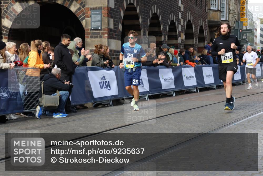 05.10.2025 - 20. swb-Marathon Bremen Strokosch-Dieckow http://msf.ph/oto/9235637 05.10.2025 10:55:05 Ziel 9176, 9475, 9791, 10003, 10014, 10034, 10180, 10307, 10326, 10920, 11317, 11363 meine-sportfotos.de