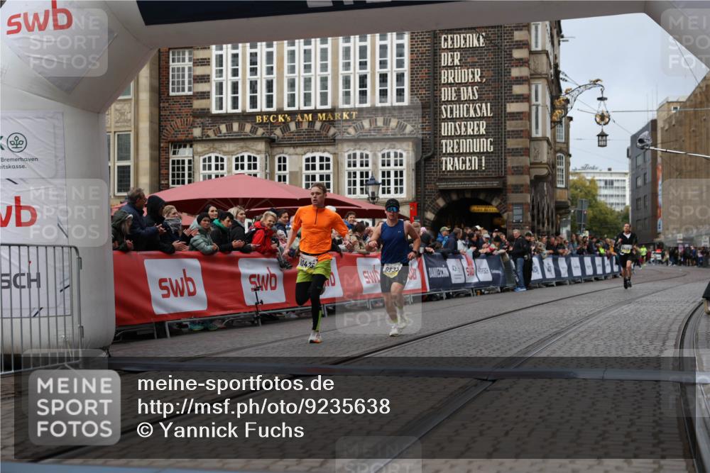 05.10.2025 - 20. swb-Marathon Bremen Yannick Fuchs http://msf.ph/oto/9235638 05.10.2025 10:36:54 Ziel 9429, 9833, 10425 meine-sportfotos.de