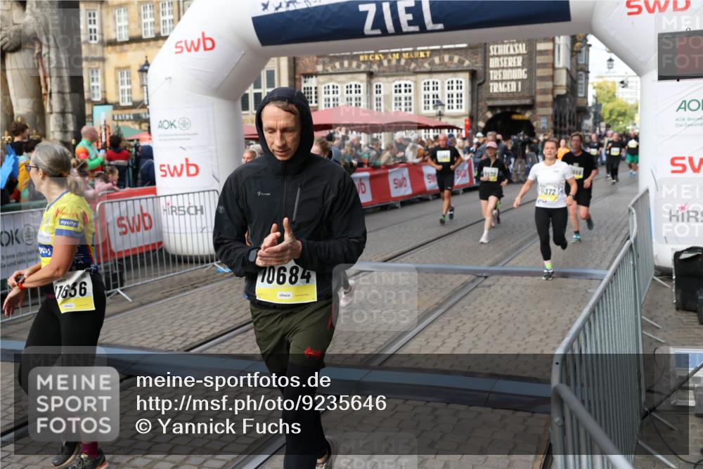 05.10.2025 - 20. swb-Marathon Bremen Yannick Fuchs http://msf.ph/oto/9235646 05.10.2025 11:05:04 Ziel 9220, 9409, 9530, 9813, 9866, 10684, 10771, 10891, 11090, 11180, 11315, 11372, 11478, 11559, 11636 meine-sportfotos.de