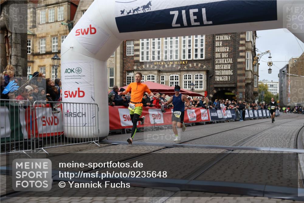 05.10.2025 - 20. swb-Marathon Bremen Yannick Fuchs http://msf.ph/oto/9235648 05.10.2025 10:36:54 Ziel 9429, 9833, 10425 meine-sportfotos.de