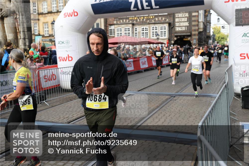 05.10.2025 - 20. swb-Marathon Bremen Yannick Fuchs http://msf.ph/oto/9235649 05.10.2025 11:05:04 Ziel 9220, 9409, 9530, 9813, 9866, 10684, 10771, 10891, 11090, 11180, 11315, 11372, 11478, 11559, 11636 meine-sportfotos.de