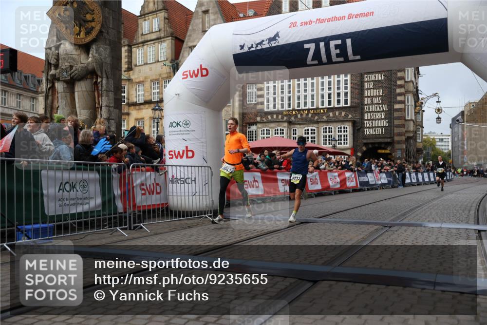 05.10.2025 - 20. swb-Marathon Bremen Yannick Fuchs http://msf.ph/oto/9235655 05.10.2025 10:36:55 Ziel 9429, 9833, 10425 meine-sportfotos.de