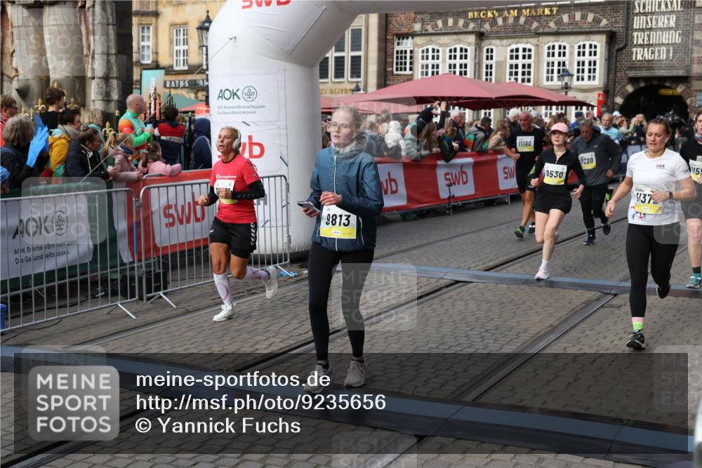 05.10.2025 - 20. swb-Marathon Bremen Yannick Fuchs http://msf.ph/oto/9235656 05.10.2025 11:05:04 Ziel 9220, 9409, 9530, 9813, 9866, 10684, 10771, 10891, 11090, 11180, 11315, 11372, 11478, 11559, 11636 meine-sportfotos.de