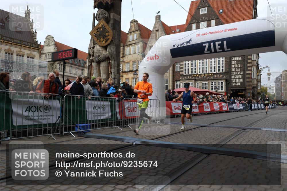 05.10.2025 - 20. swb-Marathon Bremen Yannick Fuchs http://msf.ph/oto/9235674 05.10.2025 10:36:55 Ziel 9429, 9833, 10425 meine-sportfotos.de
