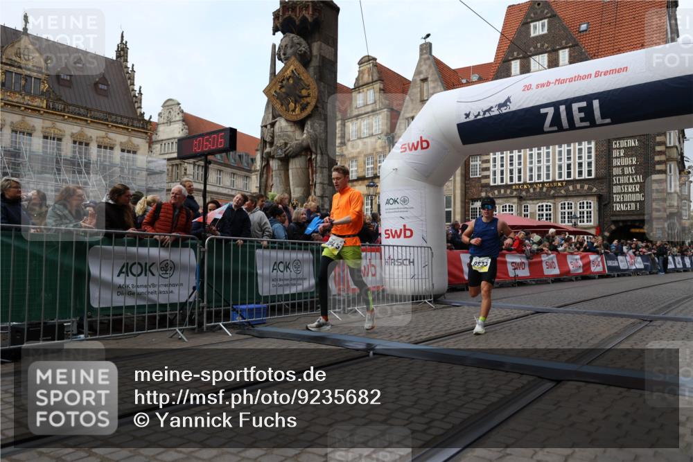 05.10.2025 - 20. swb-Marathon Bremen Yannick Fuchs http://msf.ph/oto/9235682 05.10.2025 10:36:55 Ziel 9429, 9833, 10425 meine-sportfotos.de