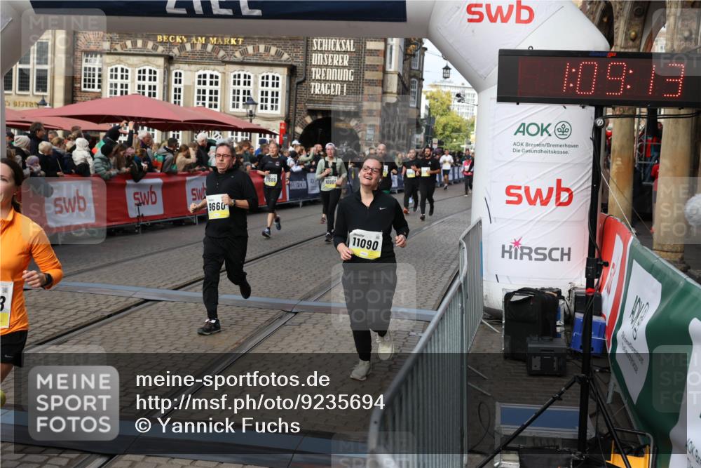05.10.2025 - 20. swb-Marathon Bremen Yannick Fuchs http://msf.ph/oto/9235694 05.10.2025 11:05:09 Ziel 9220, 9409, 9530, 9660, 9813, 10771, 10965, 11090, 11121, 11171, 11180, 11372, 11412, 11478, 11559 meine-sportfotos.de