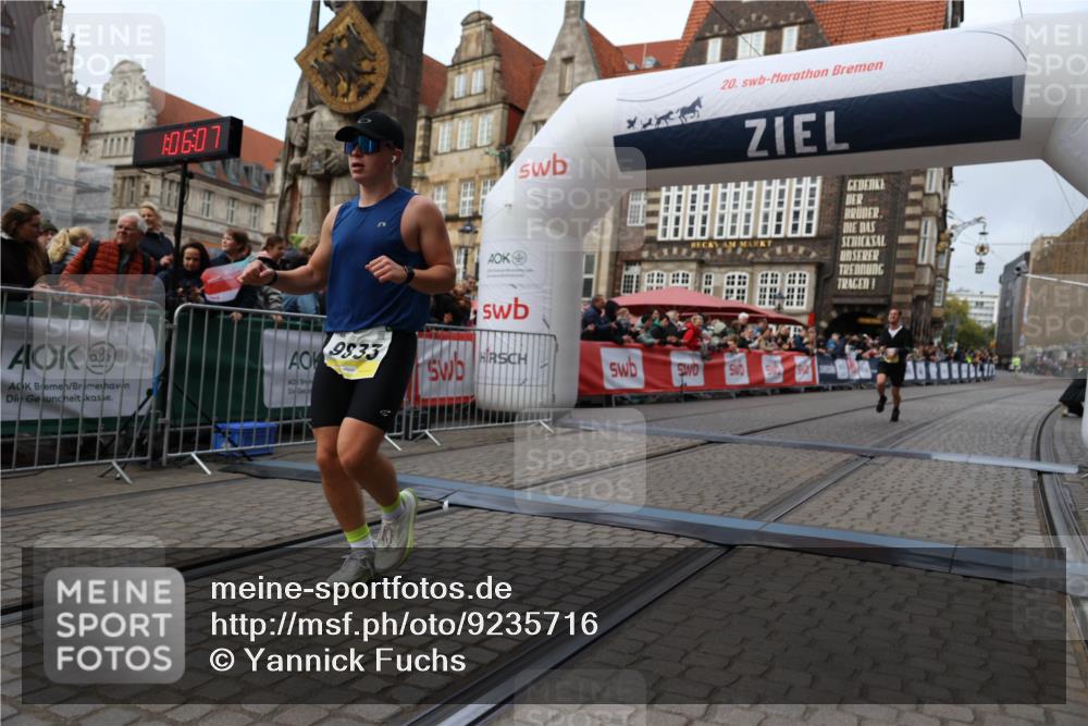 05.10.2025 - 20. swb-Marathon Bremen Yannick Fuchs http://msf.ph/oto/9235716 05.10.2025 10:36:57 Ziel 9429, 9833, 10425 meine-sportfotos.de
