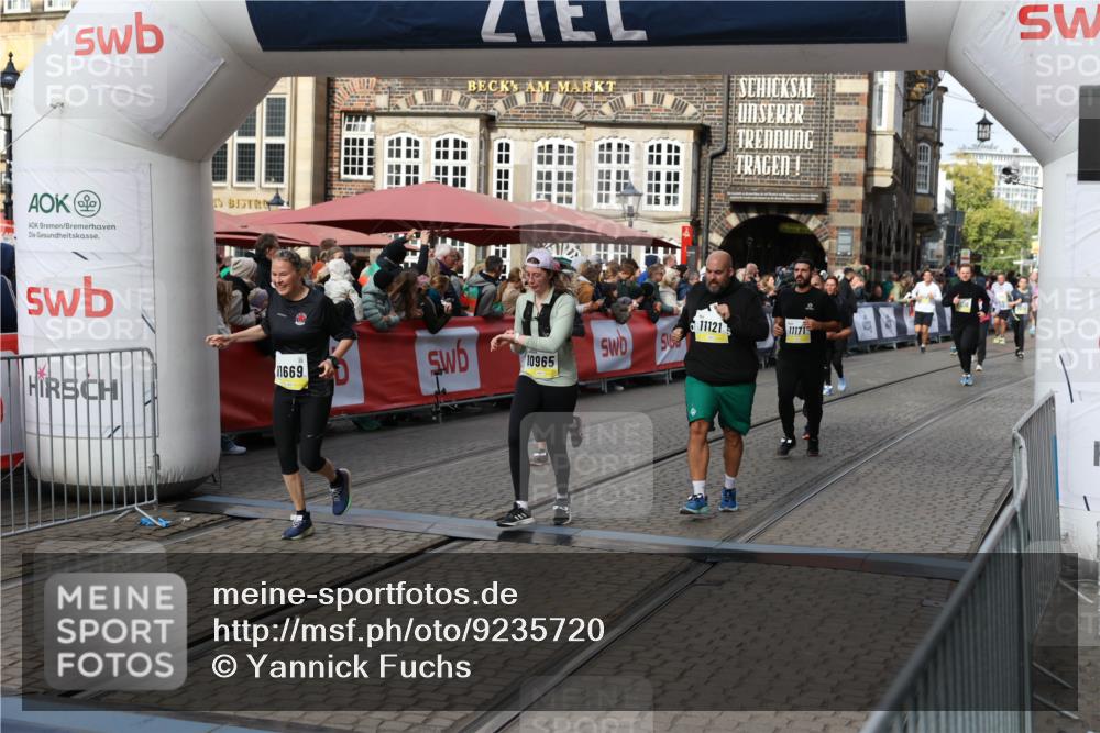 05.10.2025 - 20. swb-Marathon Bremen Yannick Fuchs http://msf.ph/oto/9235720 05.10.2025 11:05:11 Ziel 9220, 9409, 9530, 9642, 9660, 10965, 11090, 11121, 11171, 11180, 11412, 11478, 11559 meine-sportfotos.de