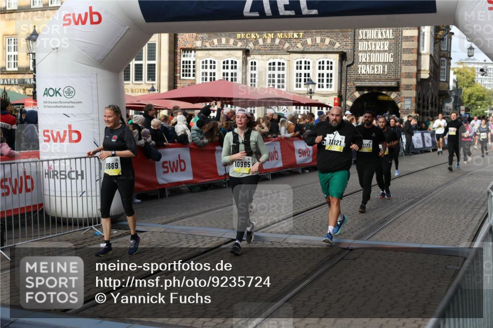 05.10.2025 - 20. swb-Marathon Bremen Yannick Fuchs http://msf.ph/oto/9235724 05.10.2025 11:05:12 Ziel 9220, 9409, 9642, 9660, 9668, 10965, 11016, 11090, 11121, 11171, 11180, 11412, 11478 meine-sportfotos.de