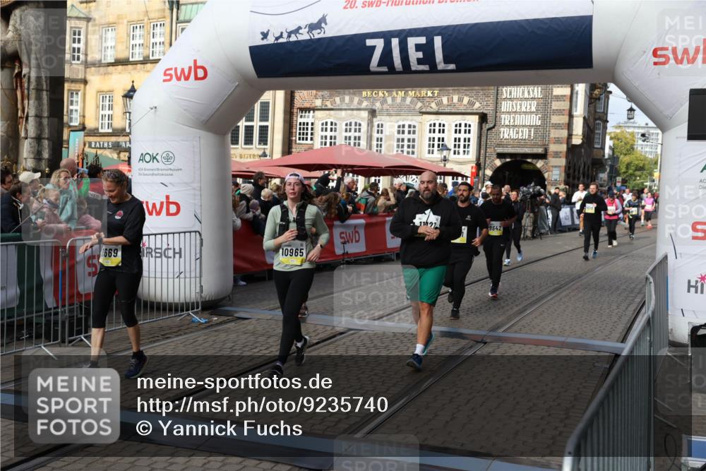 05.10.2025 - 20. swb-Marathon Bremen Yannick Fuchs http://msf.ph/oto/9235740 05.10.2025 11:05:12 Ziel 9220, 9409, 9642, 9660, 9668, 10965, 11016, 11090, 11121, 11171, 11180, 11412, 11478 meine-sportfotos.de