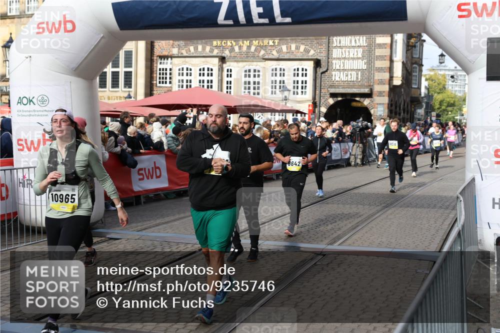05.10.2025 - 20. swb-Marathon Bremen Yannick Fuchs http://msf.ph/oto/9235746 05.10.2025 11:05:13 Ziel 9409, 9642, 9660, 9668, 10965, 11016, 11090, 11121, 11171, 11412, 11478 meine-sportfotos.de