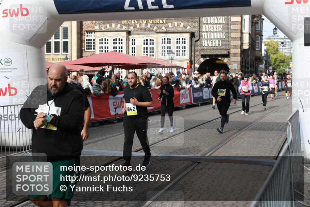 05.10.2025 - 20. swb-Marathon Bremen Yannick Fuchs http://msf.ph/oto/9235753 05.10.2025 11:05:14 Ziel 9409, 9642, 9660, 9668, 10018, 10021, 10965, 11016, 11090, 11121, 11171, 11323, 11412 meine-sportfotos.de