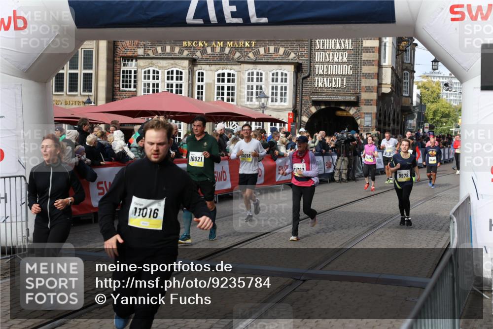 05.10.2025 - 20. swb-Marathon Bremen Yannick Fuchs http://msf.ph/oto/9235784 05.10.2025 11:05:16 Ziel 9642, 9668, 9978, 10018, 10021, 10965, 11016, 11121, 11171, 11323, 11412 meine-sportfotos.de