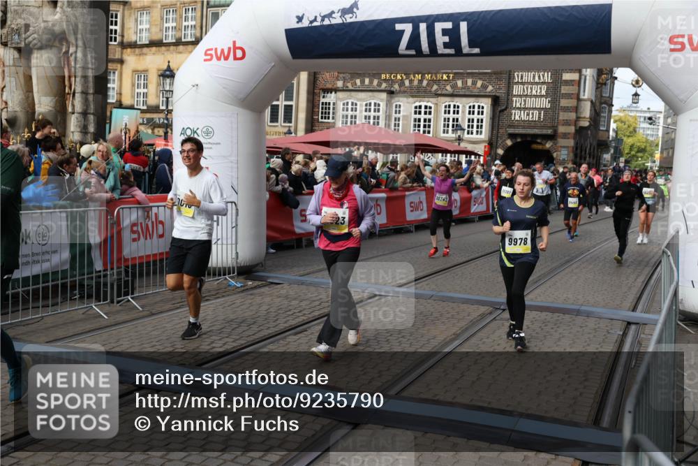 05.10.2025 - 20. swb-Marathon Bremen Yannick Fuchs http://msf.ph/oto/9235790 05.10.2025 11:05:19 Ziel 9440, 9642, 9668, 9978, 10018, 10021, 10255, 10343, 10990, 11016, 11171, 11323, 11412, 11650, 11707 meine-sportfotos.de