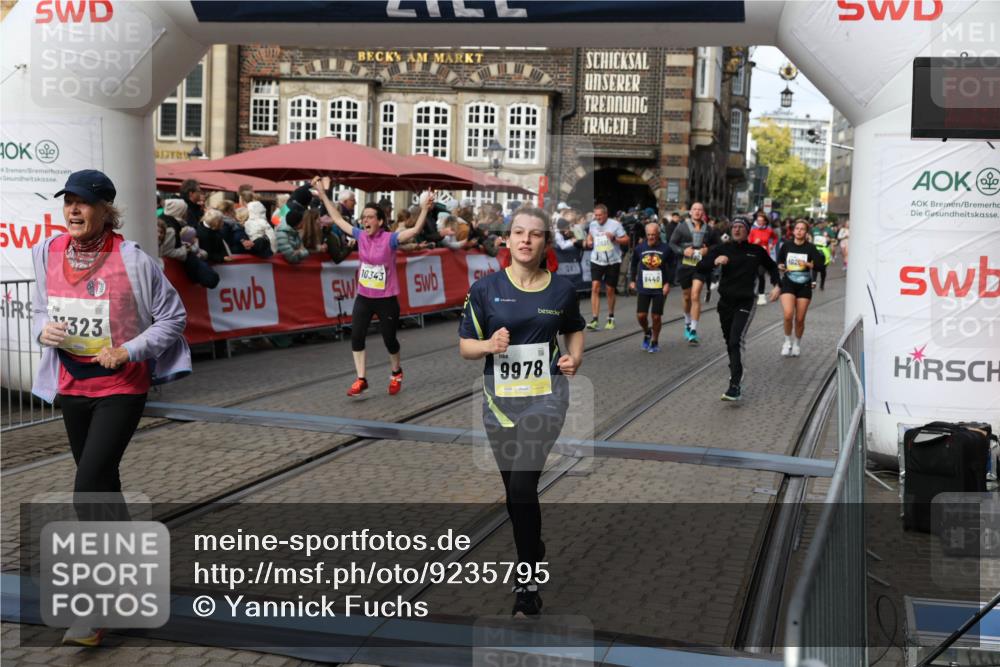 05.10.2025 - 20. swb-Marathon Bremen Yannick Fuchs http://msf.ph/oto/9235795 05.10.2025 11:05:20 Ziel 9440, 9642, 9668, 9978, 10018, 10021, 10255, 10343, 10990, 11016, 11323, 11501, 11650, 11707 meine-sportfotos.de
