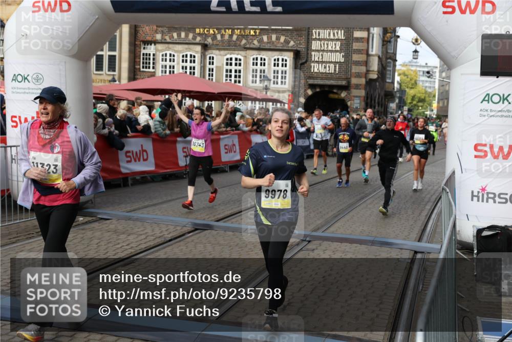 05.10.2025 - 20. swb-Marathon Bremen Yannick Fuchs http://msf.ph/oto/9235798 05.10.2025 11:05:20 Ziel 9440, 9642, 9668, 9978, 10018, 10021, 10255, 10343, 10990, 11016, 11323, 11501, 11650, 11707 meine-sportfotos.de