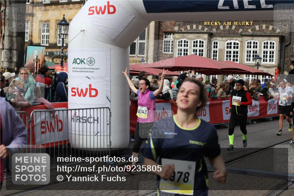 05.10.2025 - 20. swb-Marathon Bremen Yannick Fuchs http://msf.ph/oto/9235805 05.10.2025 11:05:21 Ziel 9440, 9668, 9690, 9978, 10018, 10021, 10255, 10343, 10990, 11016, 11323, 11501, 11540, 11650, 11707 meine-sportfotos.de