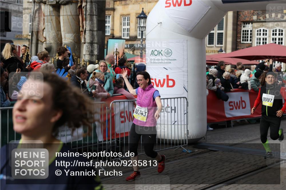 05.10.2025 - 20. swb-Marathon Bremen Yannick Fuchs http://msf.ph/oto/9235813 05.10.2025 11:05:21 Ziel 9440, 9668, 9690, 9978, 10018, 10021, 10255, 10343, 10990, 11016, 11323, 11501, 11540, 11650, 11707 meine-sportfotos.de