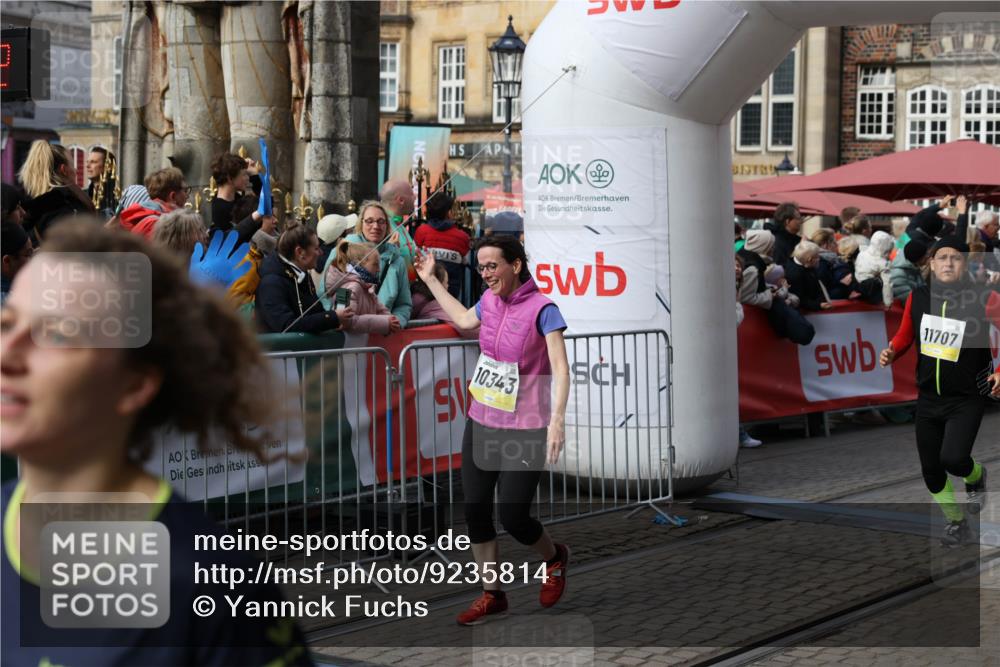 05.10.2025 - 20. swb-Marathon Bremen Yannick Fuchs http://msf.ph/oto/9235814 05.10.2025 11:05:22 Ziel 9440, 9668, 9690, 9908, 9978, 10018, 10021, 10255, 10343, 10990, 11016, 11323, 11501, 11540, 11650, 11707 meine-sportfotos.de