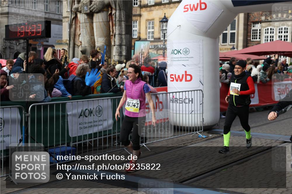 05.10.2025 - 20. swb-Marathon Bremen Yannick Fuchs http://msf.ph/oto/9235822 05.10.2025 11:05:22 Ziel 9440, 9668, 9690, 9908, 9978, 10018, 10021, 10255, 10343, 10990, 11016, 11323, 11501, 11540, 11650, 11707 meine-sportfotos.de