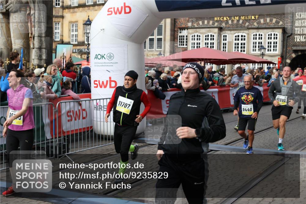 05.10.2025 - 20. swb-Marathon Bremen Yannick Fuchs http://msf.ph/oto/9235829 05.10.2025 11:05:22 Ziel 9440, 9668, 9690, 9908, 9978, 10018, 10021, 10255, 10343, 10990, 11016, 11323, 11501, 11540, 11650, 11707 meine-sportfotos.de