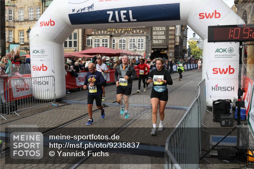 05.10.2025 - 20. swb-Marathon Bremen Yannick Fuchs http://msf.ph/oto/9235837 05.10.2025 11:05:23 Ziel 9440, 9690, 9908, 9978, 10018, 10021, 10255, 10343, 10990, 11323, 11501, 11540, 11650, 11707 meine-sportfotos.de