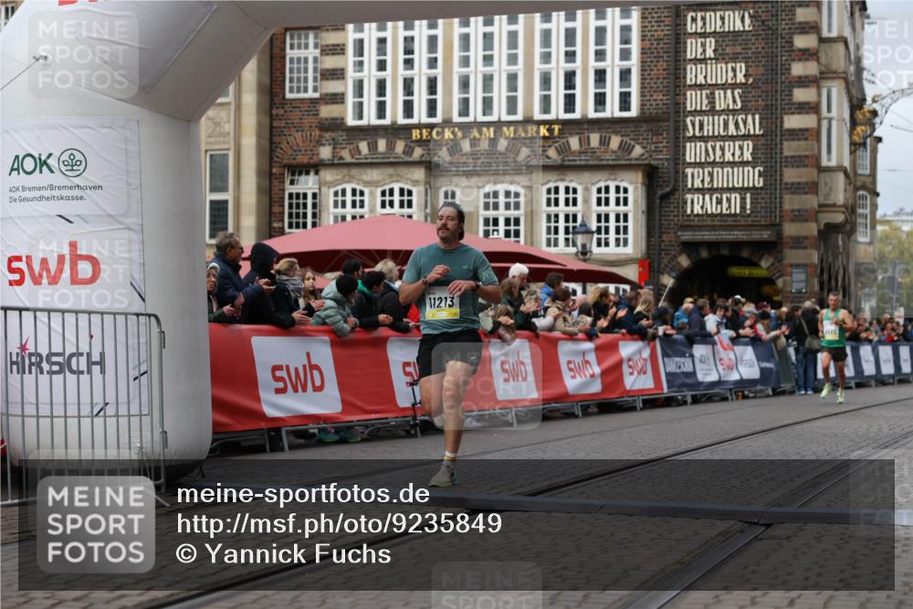 05.10.2025 - 20. swb-Marathon Bremen Yannick Fuchs http://msf.ph/oto/9235849 05.10.2025 10:37:22 Ziel 9565, 11213 meine-sportfotos.de